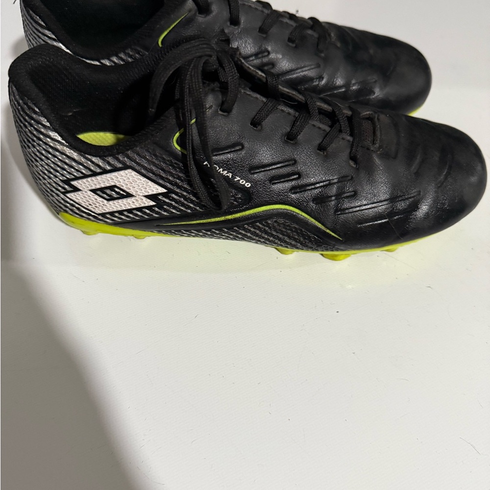 Youth soccer cleats size 3